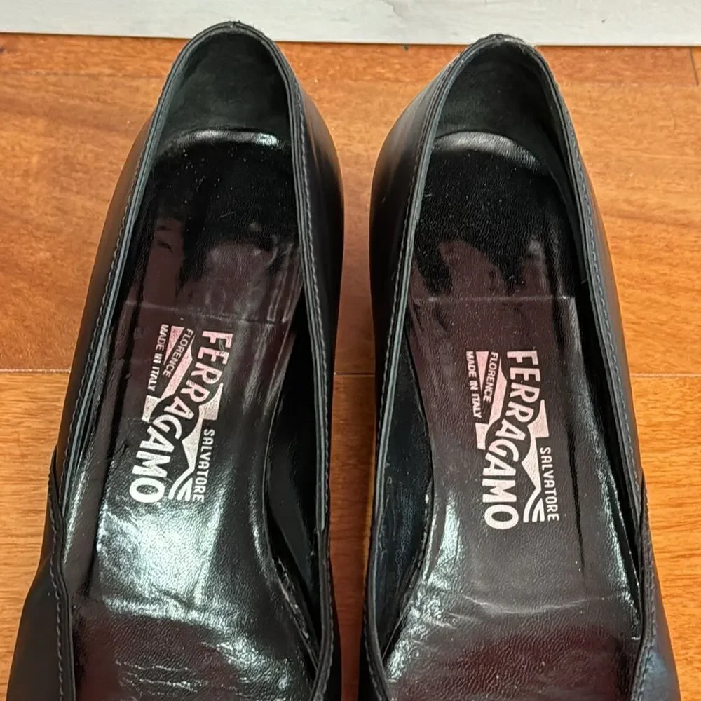 Salvatore Ferragamo Pumps Womens Black Leather Gancini Pointed Toe Low‎ Heel 9.5